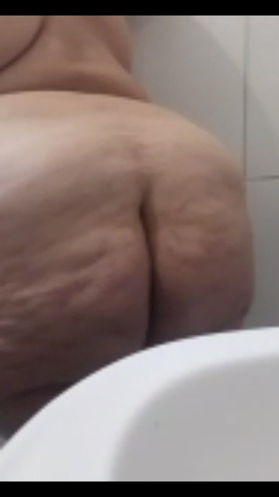 phat piggy Magda B showing phat belly N her huge azz #B3Er8LQD