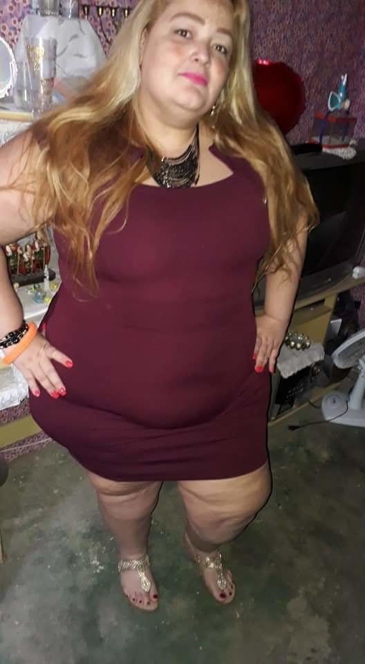 phat piggy Magda B showing phat belly N her huge azz #hagnDOE1
