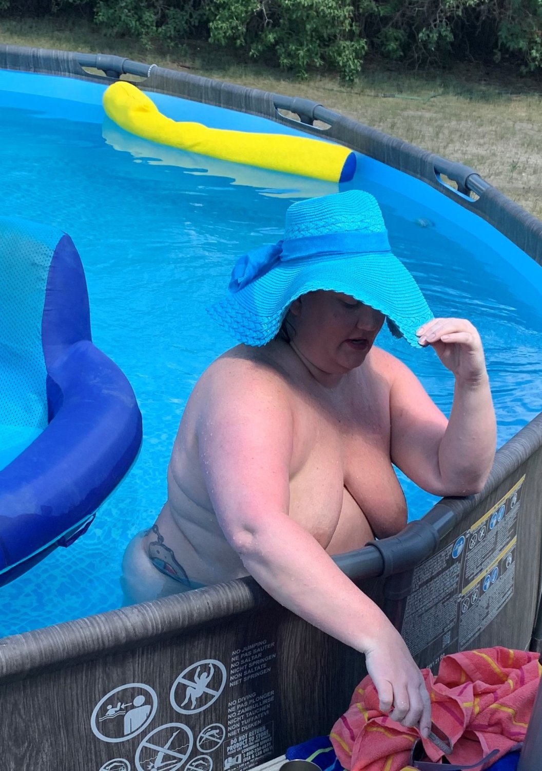 Naked fat wife in pool #5YOHZj7f