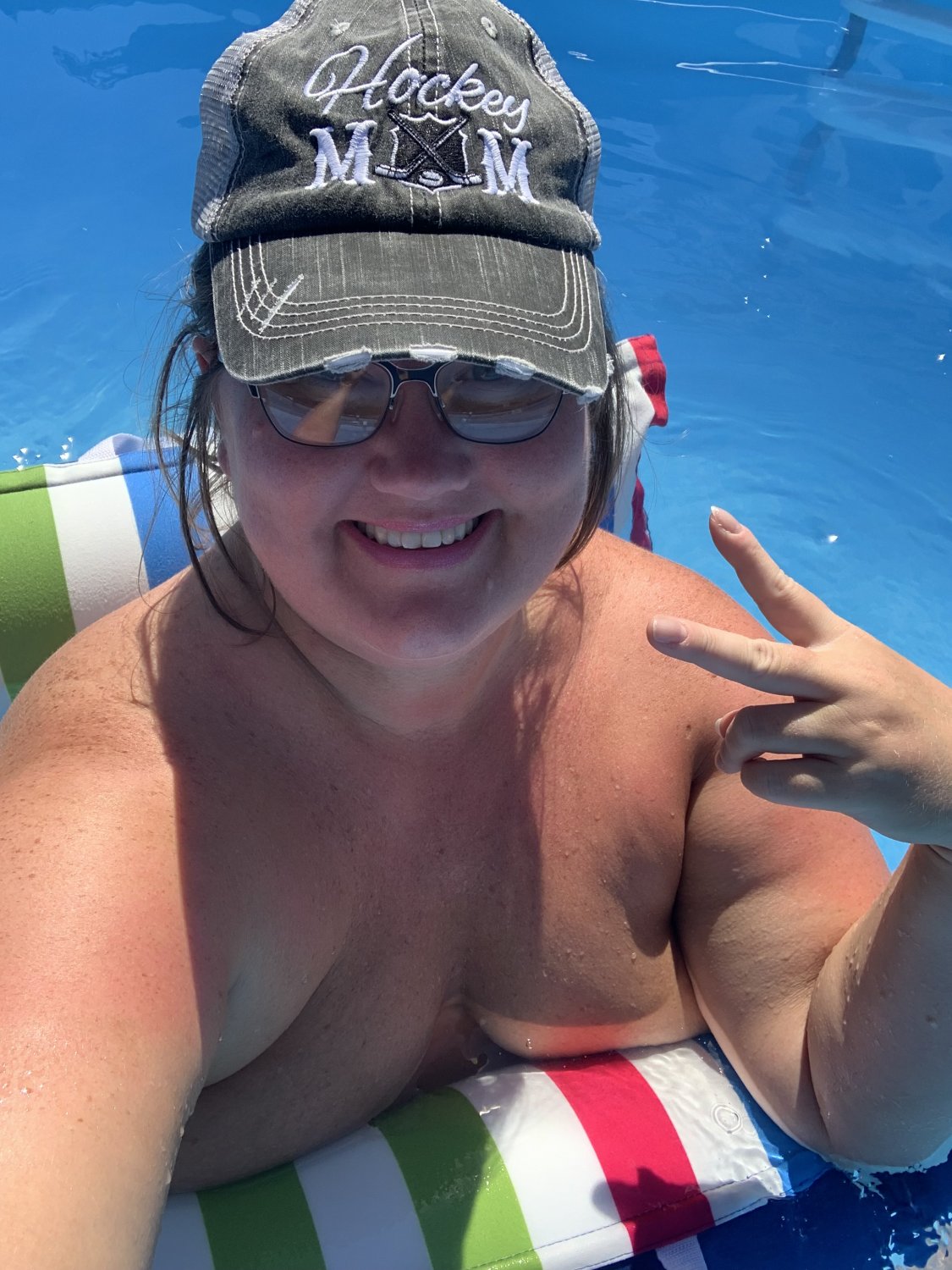 Naked fat wife in pool #GkxB3bP8