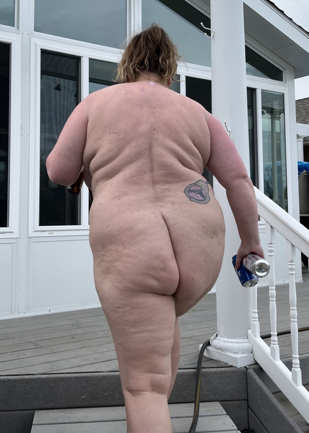 Naked fat wife in pool #JAvVJ2Vs