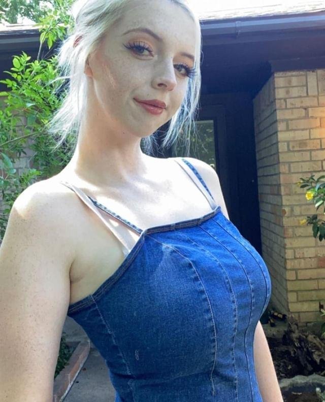 Her ex wants her seen by everyone, comment if you want more #8JorEMO9
