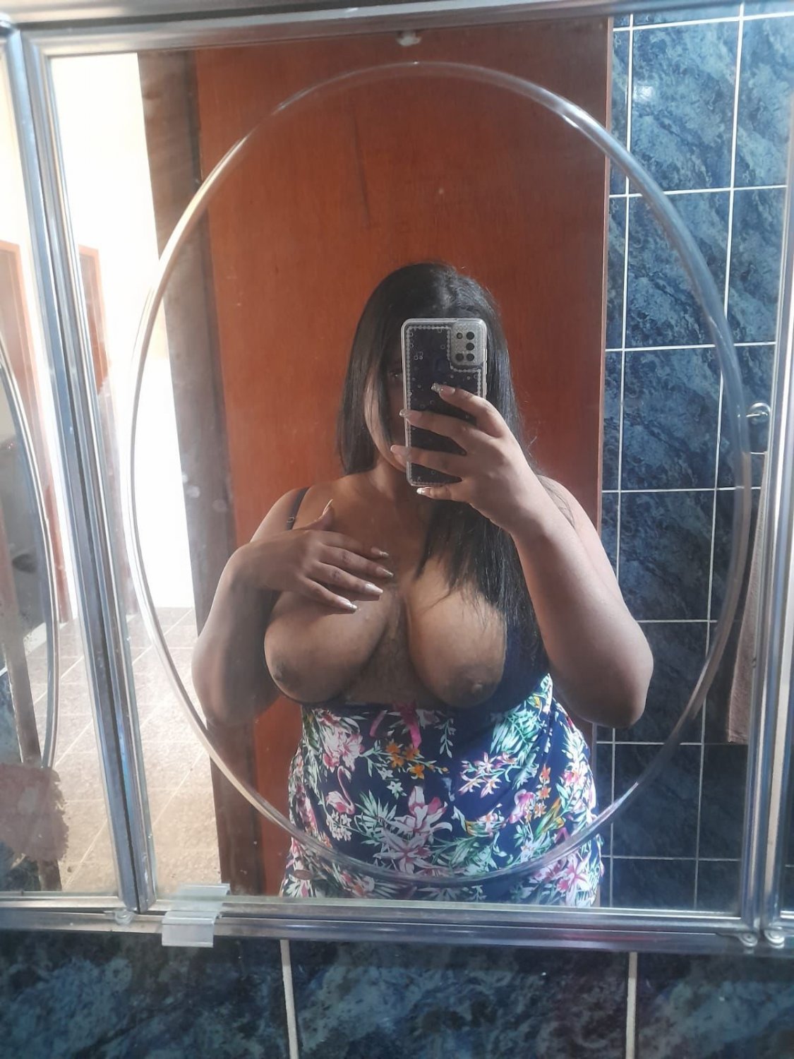 Suh Evelyn é uma peituda com leite nas tetas #G2rYSqoo