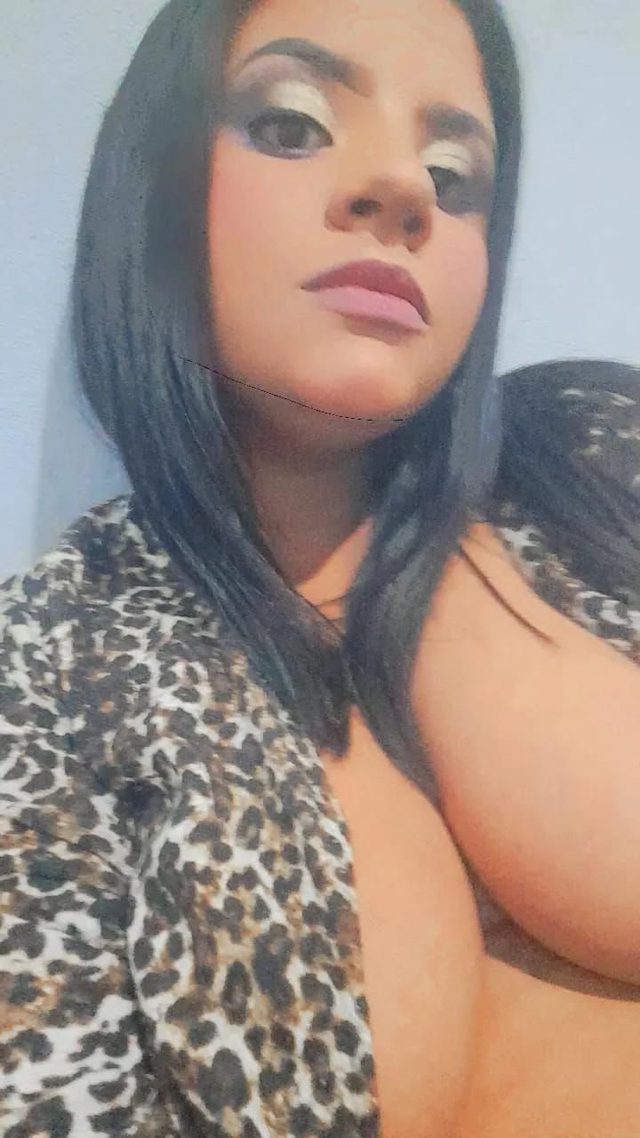 Suh Evelyn é uma peituda com leite nas tetas #PFRcPckO
