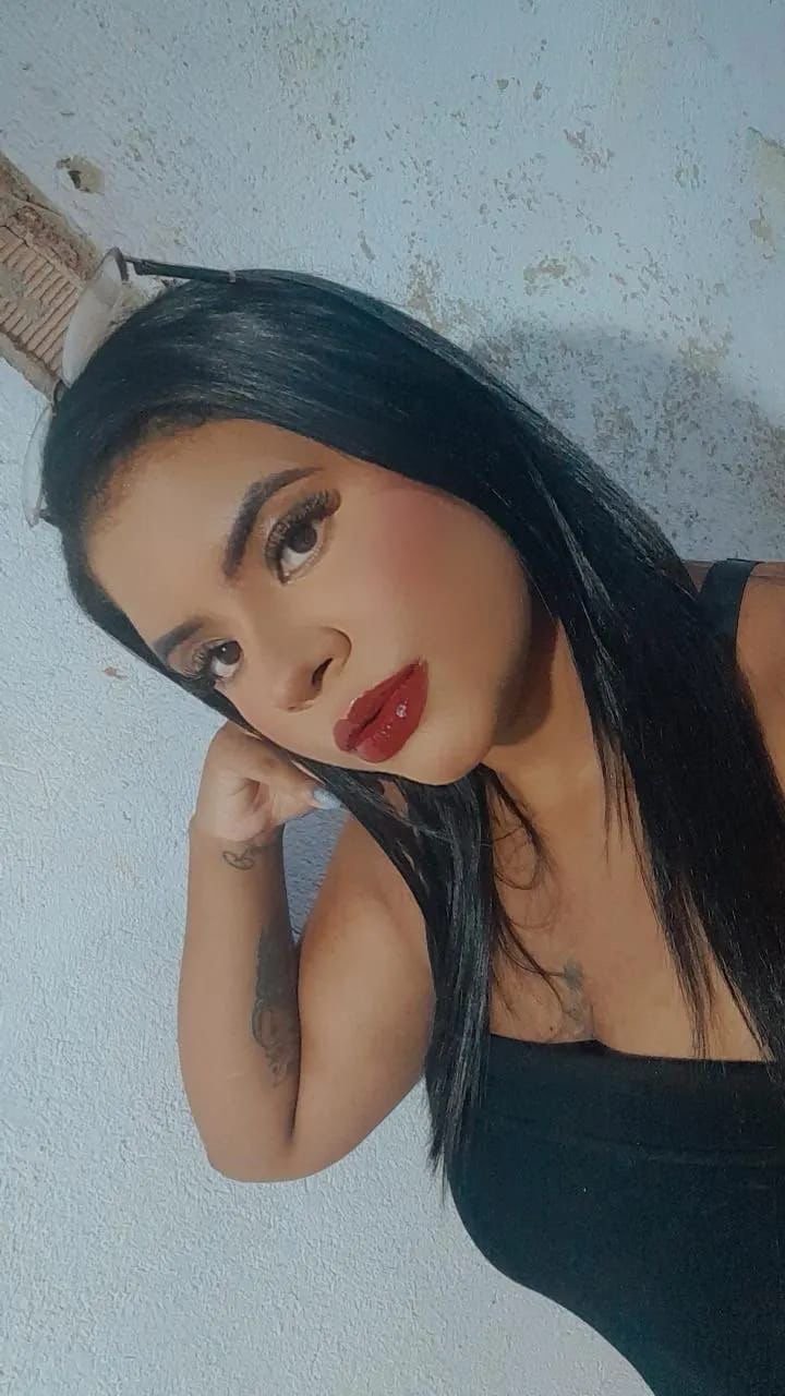 Suh Evelyn é uma peituda com leite nas tetas #oueGlonX