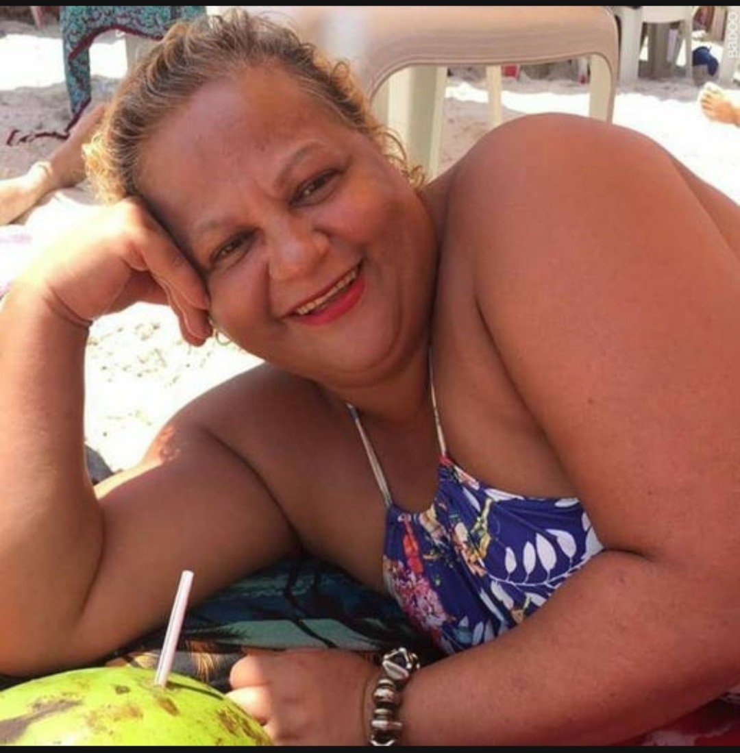 Velha safada fazendo suruba com 2 negão #F7xULYfw