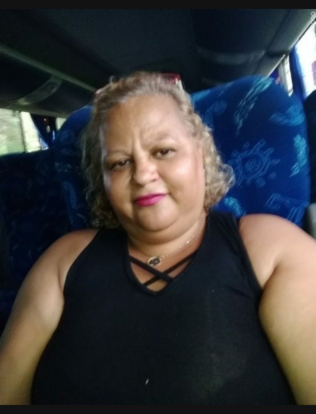 Velha safada fazendo suruba com 2 negão #ZjTpBqVC