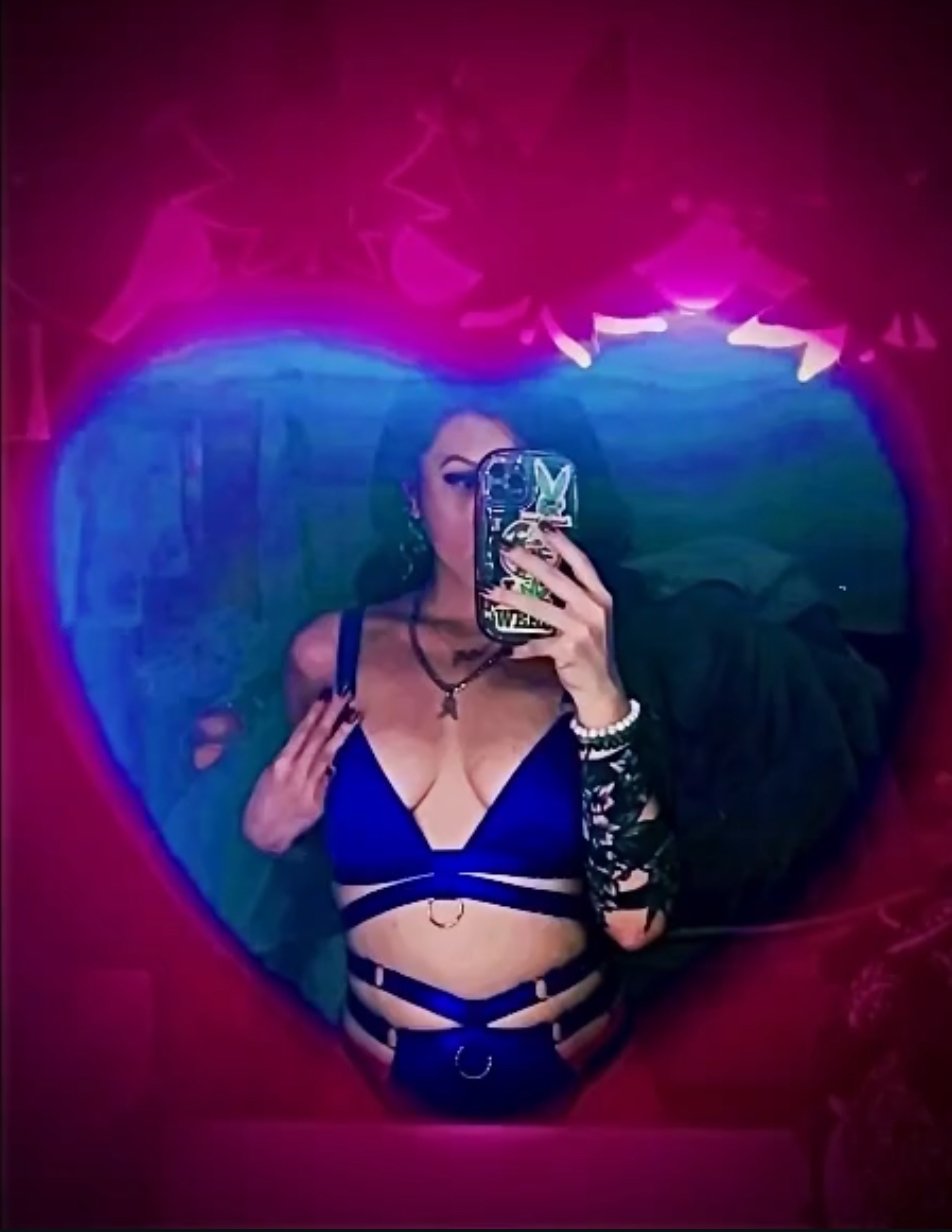 Tatted Petite Asian stoner #38PiYhb3