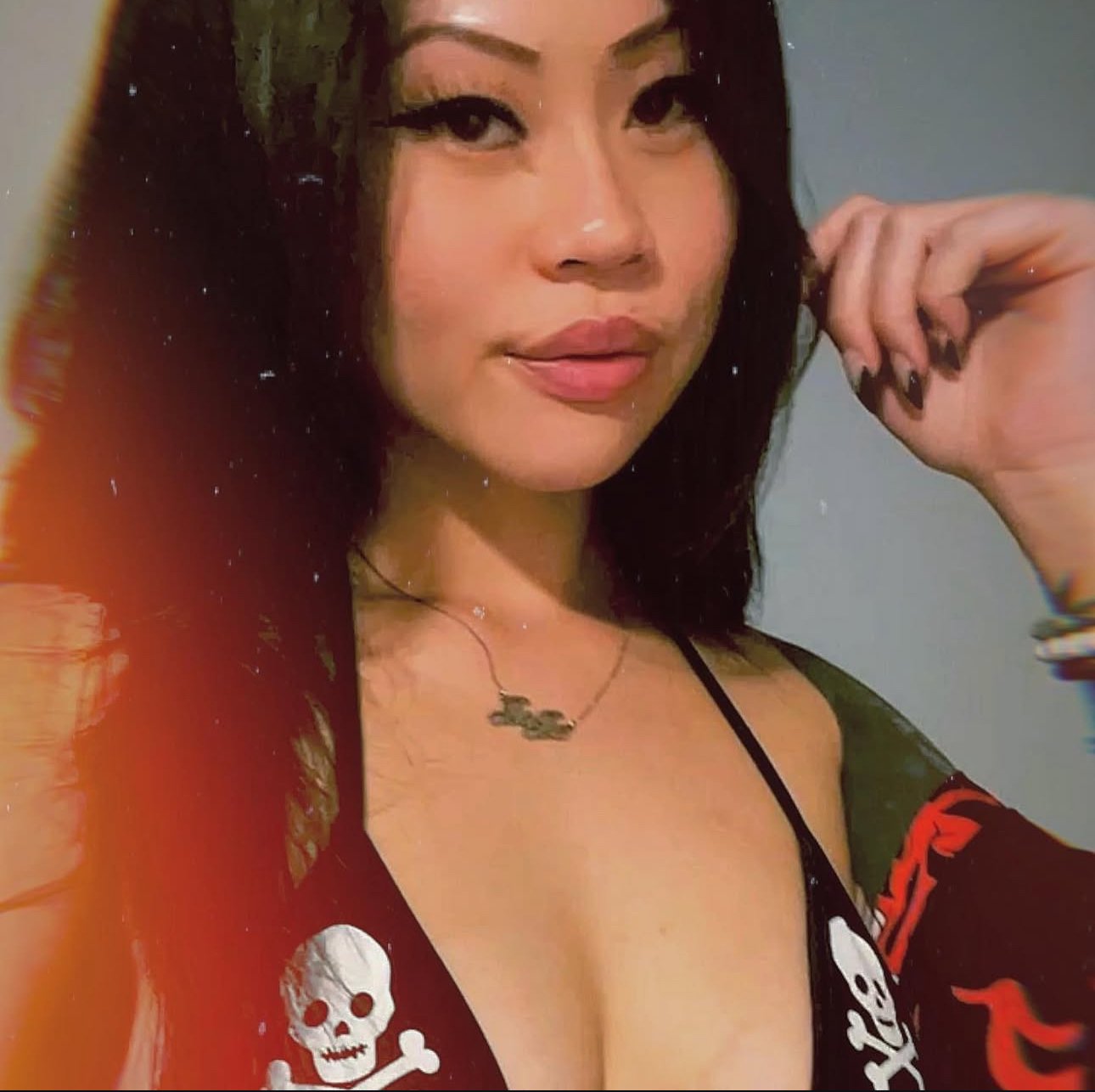 Tatted Petite Asian stoner #Y8vLGhwP