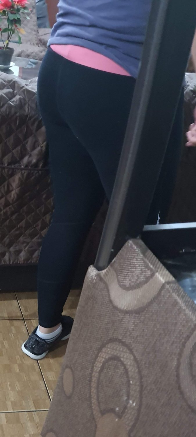 My fine ass cousin in leggins 😈🔥 #zIE1rJs6